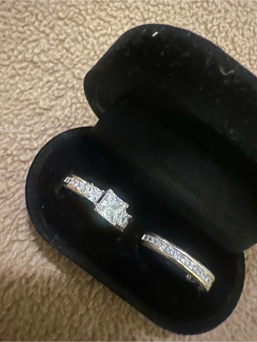 Classic and elegant we set ring wedding in 925 silver and zircon stone brand new